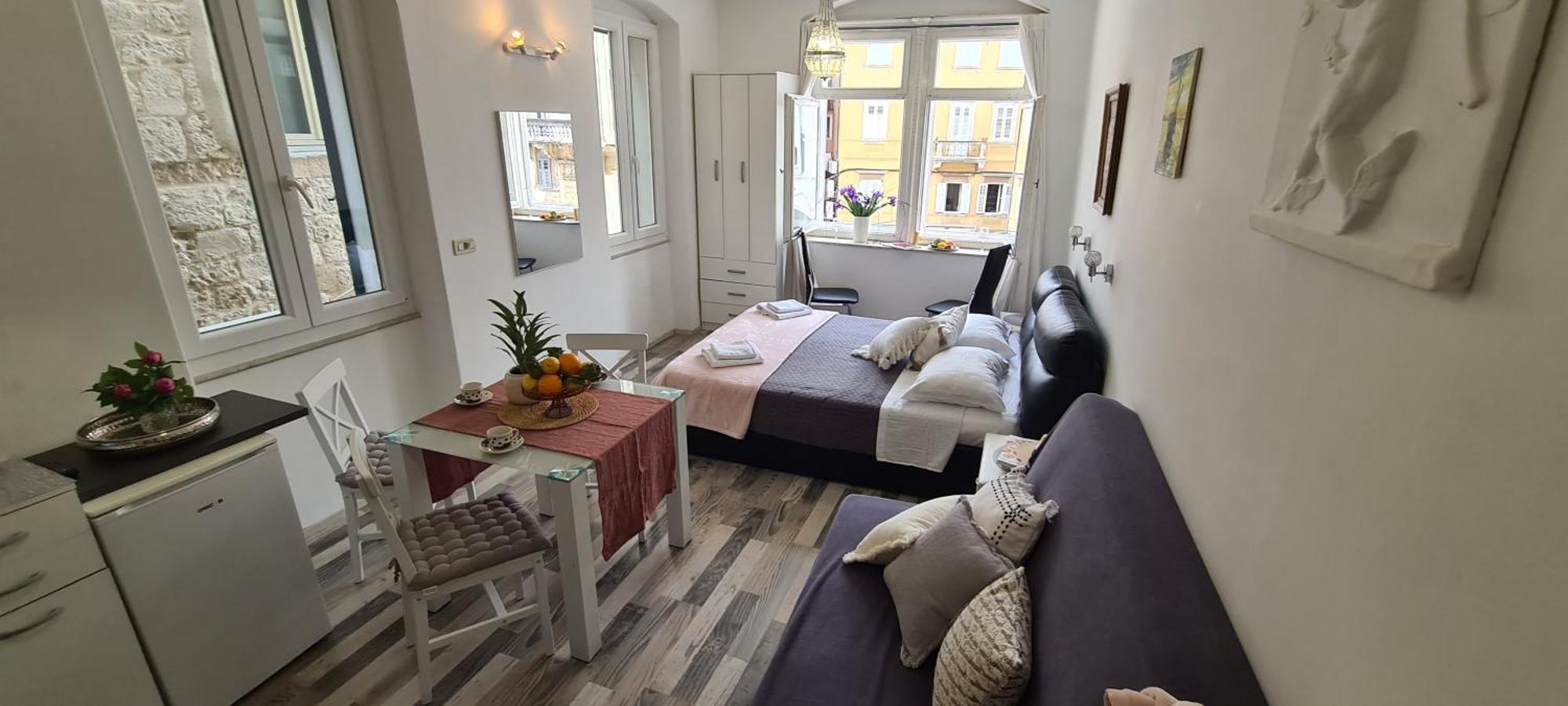 Old Square View Apartment สปลิท ภายนอก รูปภาพ